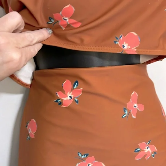 XL June Loop Bikini- Cindy top and Jenelle Super Hi-waist bottoms in Rust floral - Picture 2 of 6